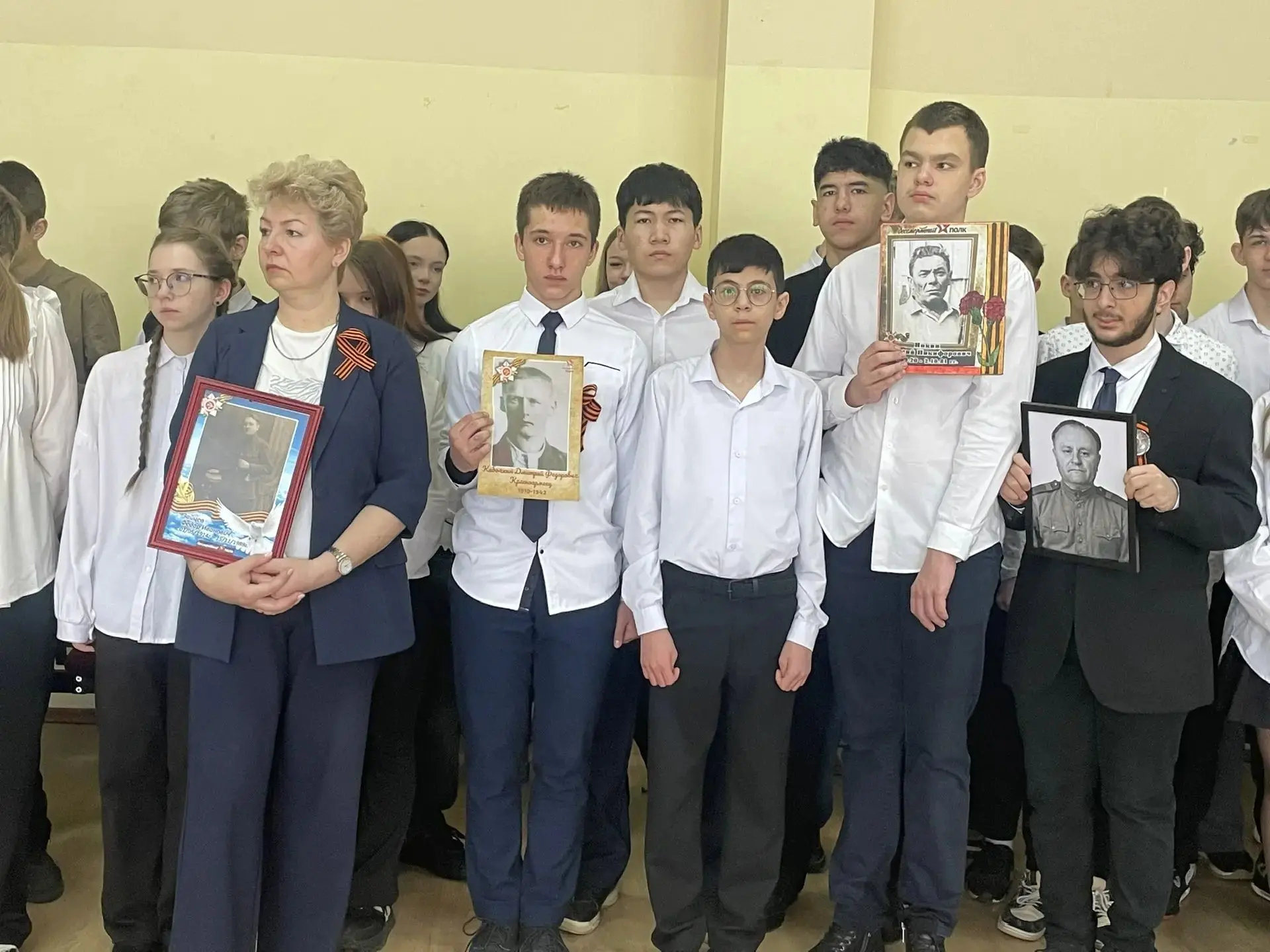 В рамках марафона «Наследники Победы» в МОУ СОШ №26 прошла трогательная и важная акция — «Портреты П