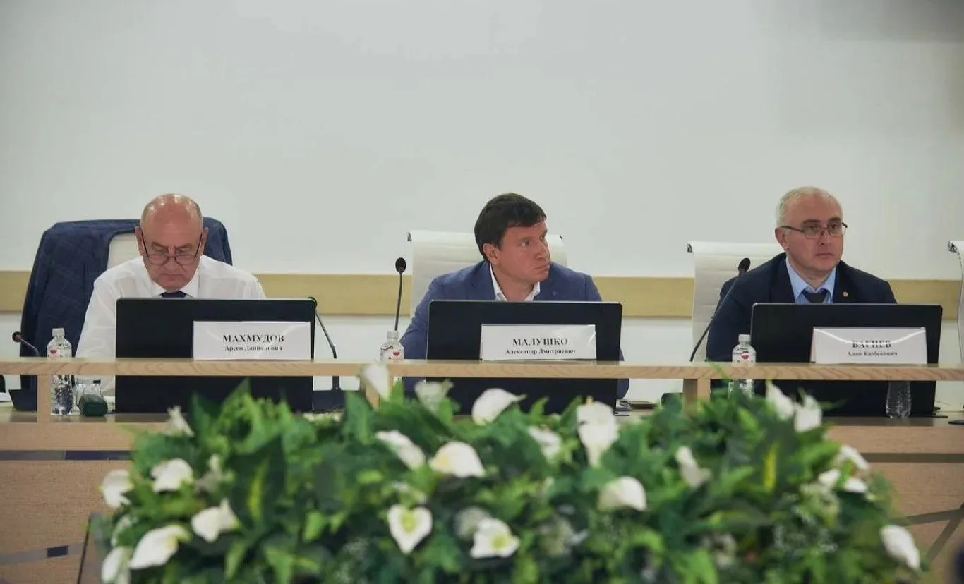 ВрИО Министра РСО-Алания по национальной политике и внешним связям Алан Багиев принял у...