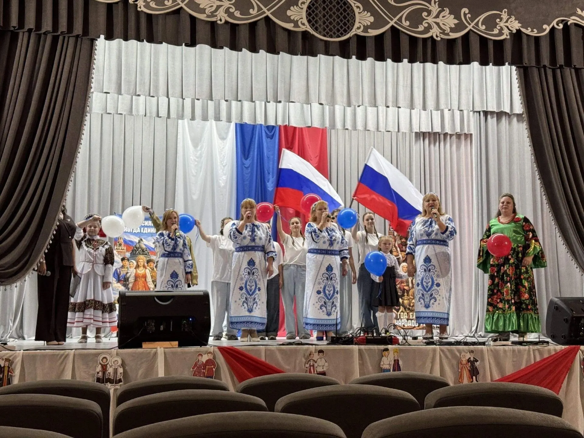Россия — это огромная семья, где живут рядом русские и татары, башкиры и чеченцы, якуты и калмыки, и
