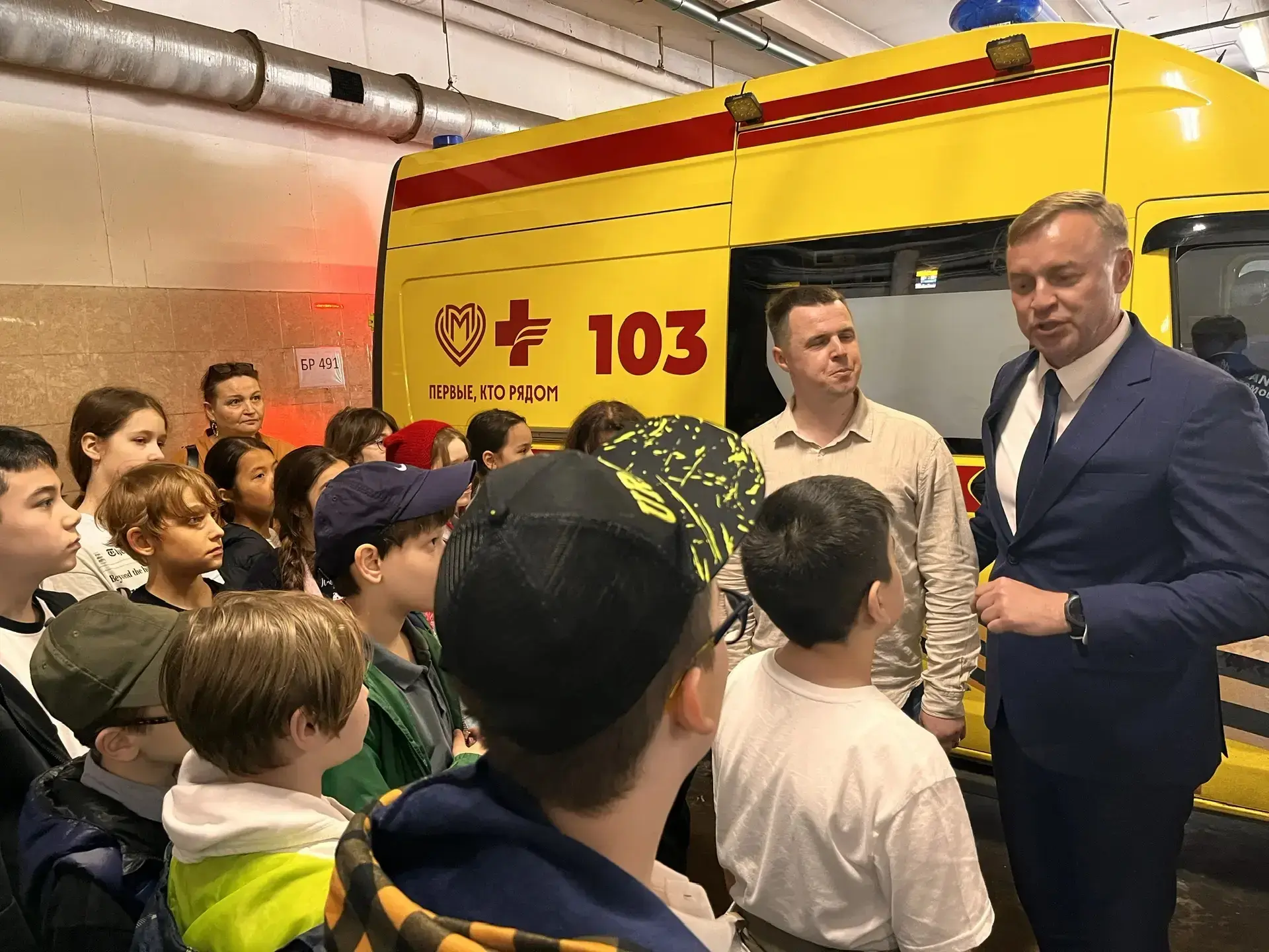 Герои рядом  🚑 Вчера для волонтёров школьной «Лиги добра» прошёл особенный «Урок мужества» — его про
