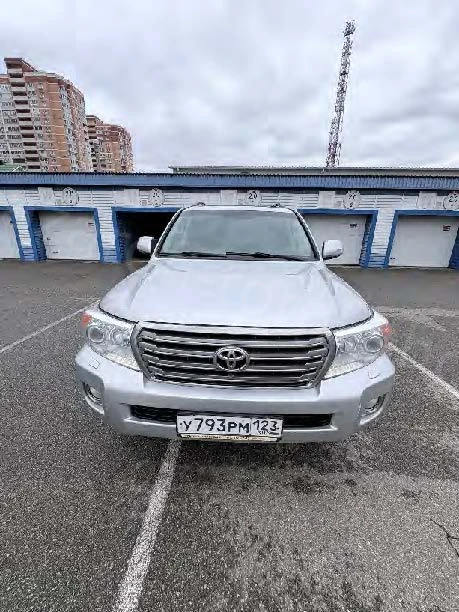 На публичные торги выставлен премиальный рамный внедорожник Toyota Land Cruiser 200 201...