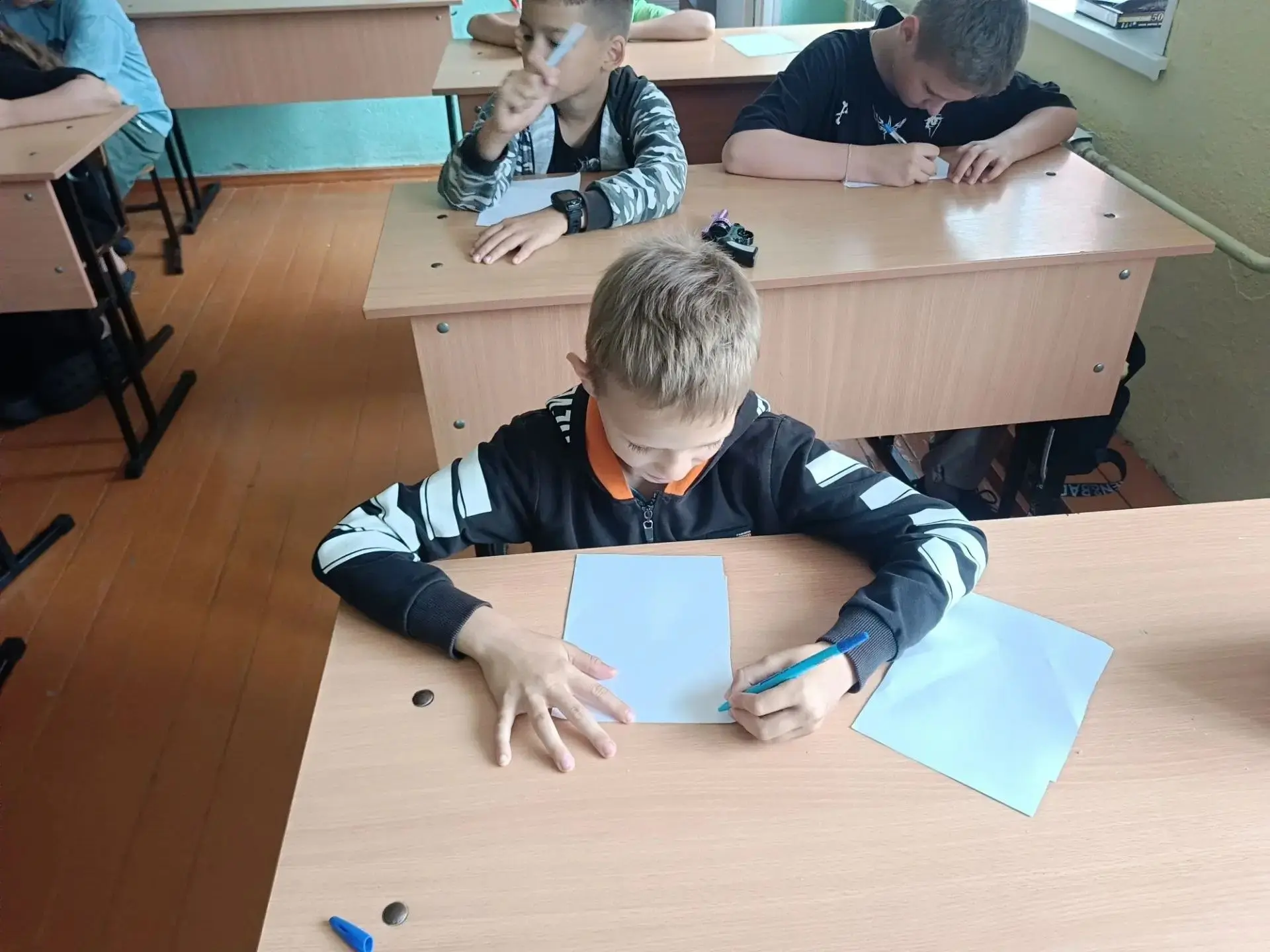 «Письмо другу»: как в нашем лагере проходит дождливый день
Сегодня погода решила внести коррективы в