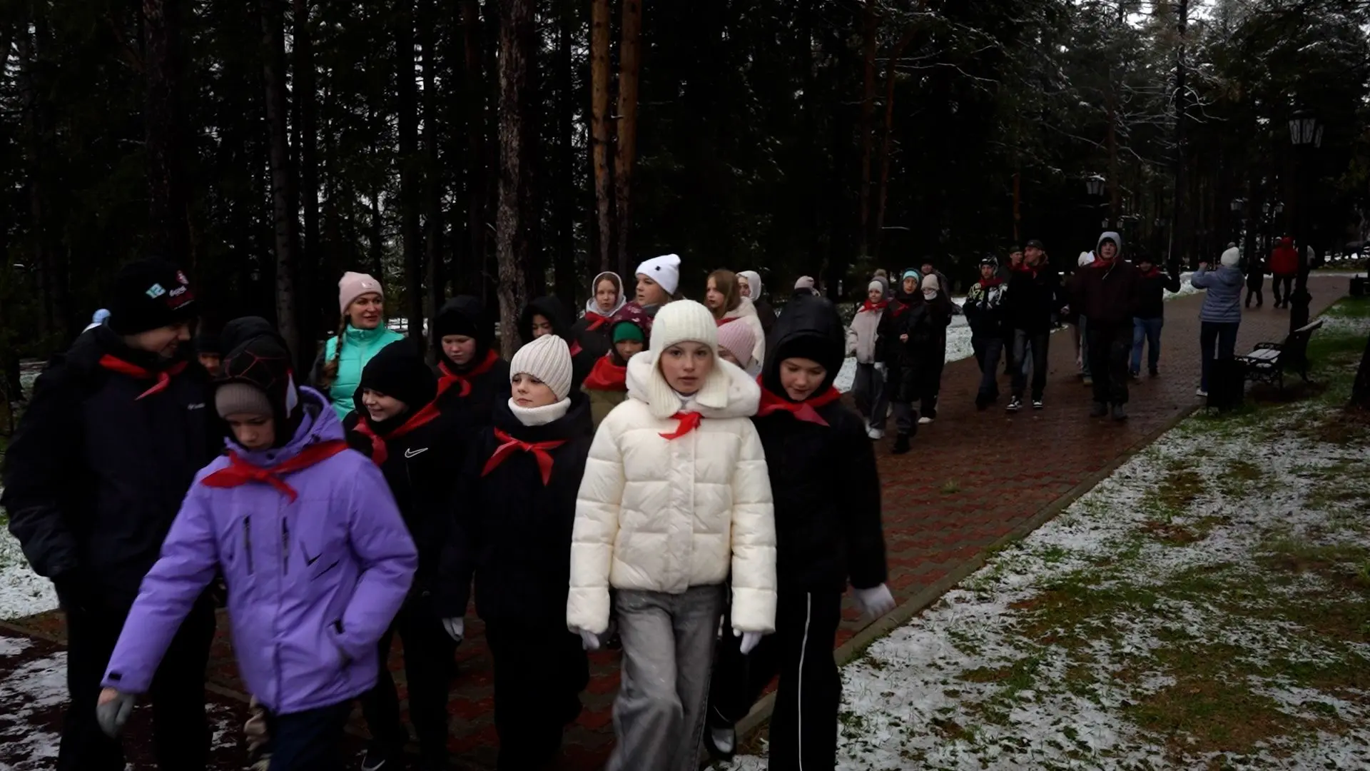 Шаг к здоровью.   Карпинск отметил всероссийский «День ходьбы»   https://rutube.ru/vide...