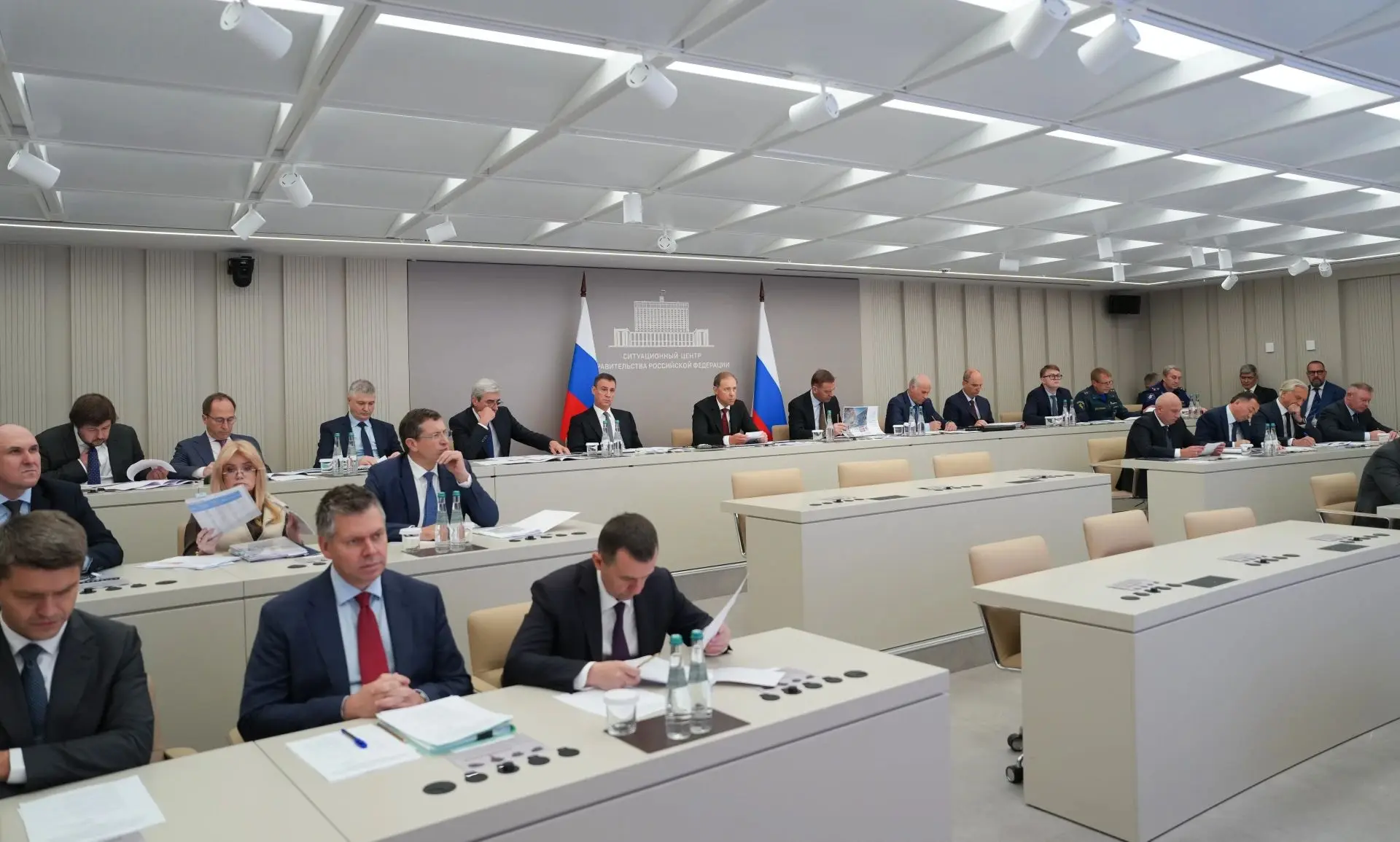 Глава Минстроя России Ирек Файзуллин принял участие в заседании подкомиссии по обеспече...
