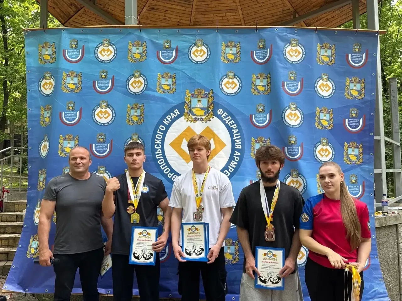 🏆 Достижения студентов 

12 июня в Ставрополе прошёл краевой турнир по армрестлингу, собравший силь