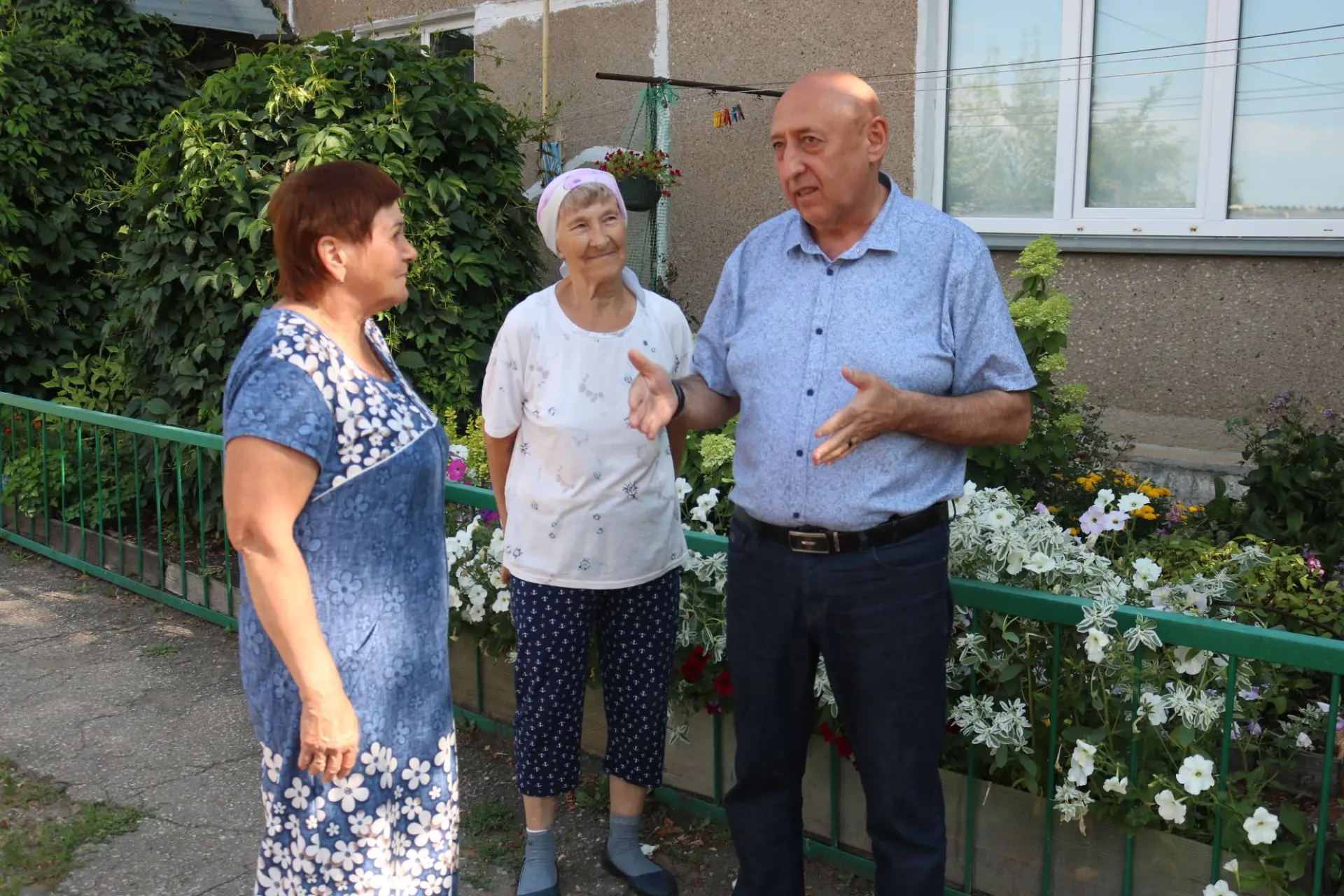 Аварийное дерево спилено: результат прямого диалога граждан и администрации

Благодаря инициативе и 