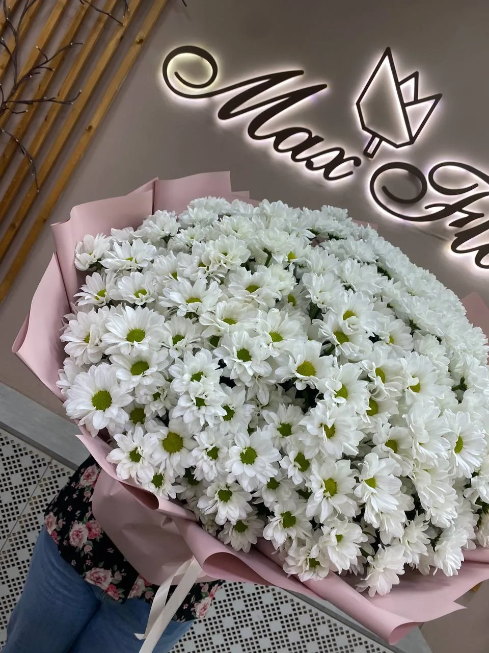 Бесплатная доставка цветов https://maxflorabuket.ru/collection/bukety