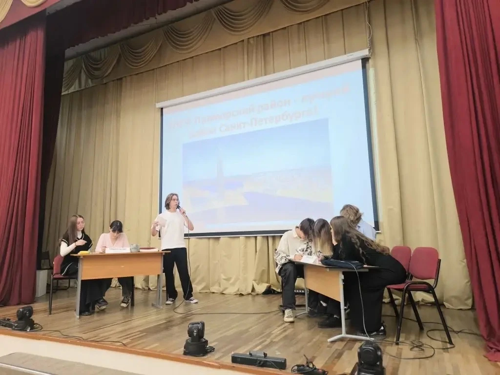 В рамках недели истории, посвященной 90-летию Приморского района в нашей школе прошли традиционные д