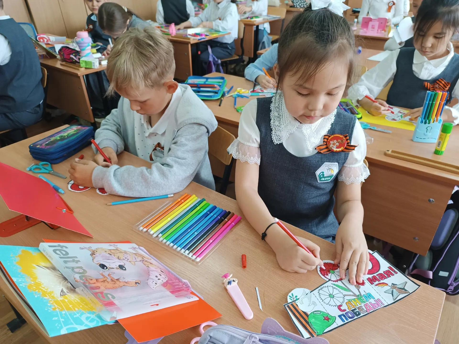 ОТКРЫТКА ВЕТЕРАНУ 🌟 В преддверии Дня Победы в 1 В классе прошел мастер-класс (кл.рук. Кирносова С.А.