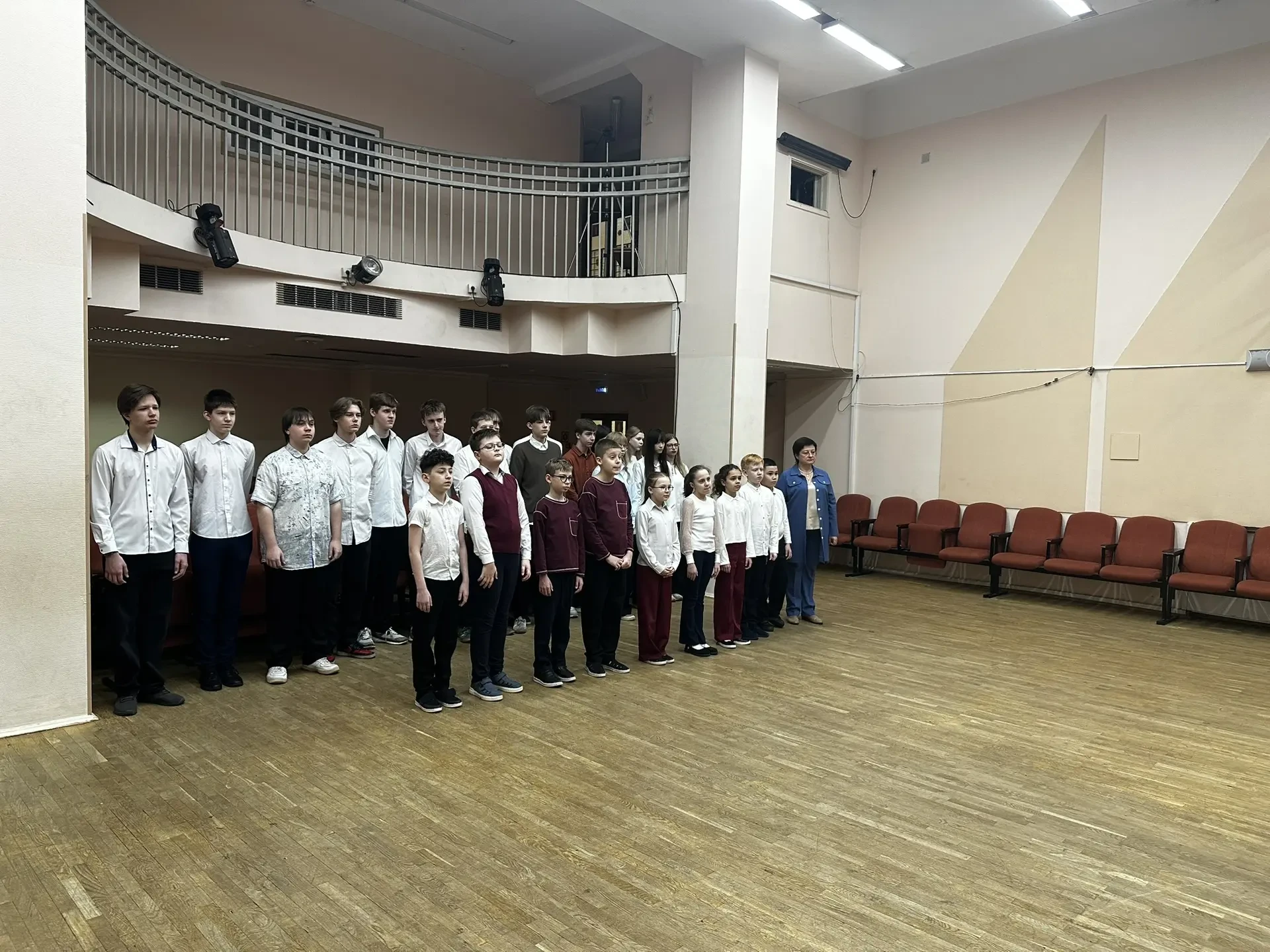 Доброе утро, страна! 🇷🇺  Понедельник, 13 апреля, начинаем правильно — с торжественной Церемонии подн