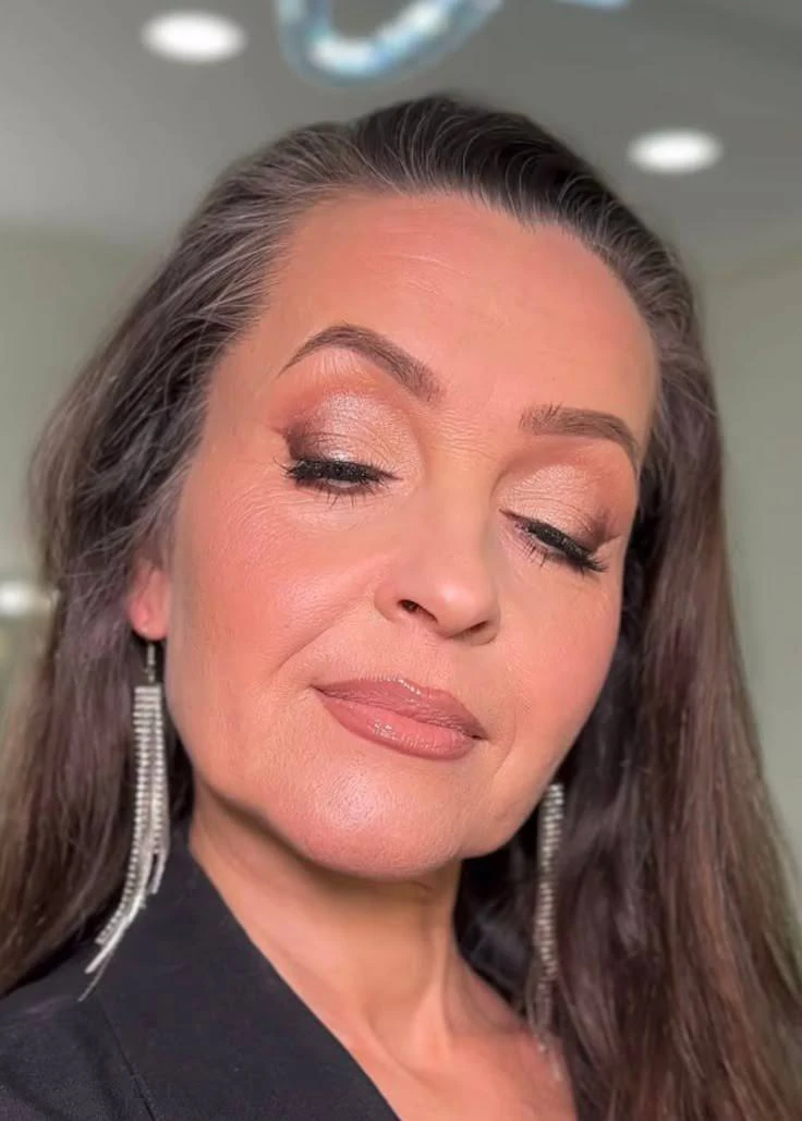 💄 Два макияжа — какому отдаёте предпочтение?

😍 — 1
🥰 — 2

Не забудь подписаться на канал ❤️