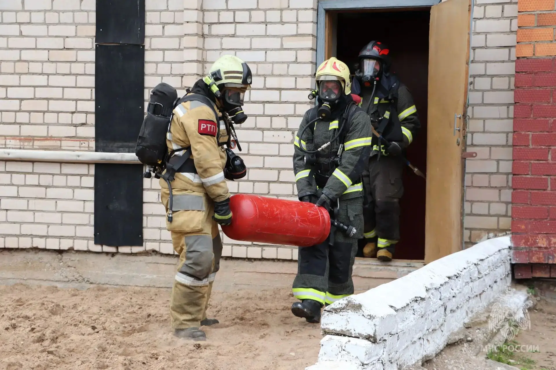 🔥Сквозь дым и пламя

👨‍🚒В Пскове прошел смотр-конкурс на «Лучшее звено газодымозащитной службы Се