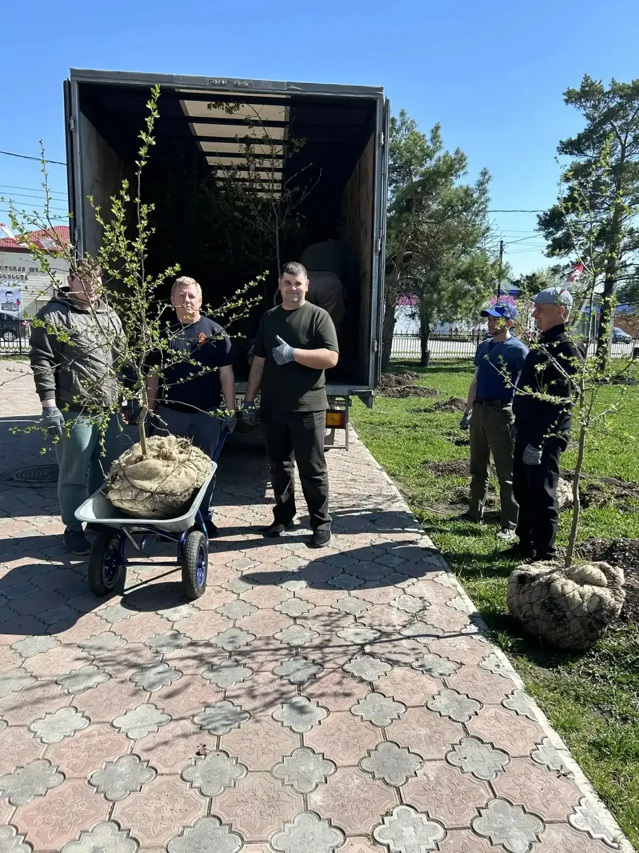В парке администрации Сорокинского округа стало еще на 28 яблонь больше!