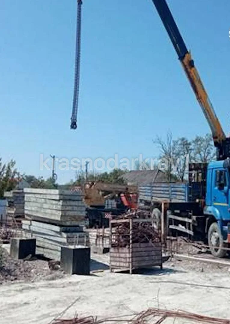 🏗️ Подрядчик на полгода просрочил сдачу нового спорткомплекса в Новороссийске.  За это бывший заммэр