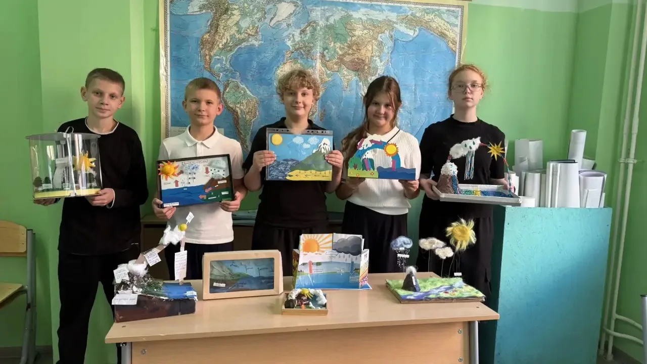 💧 «Круговорот воды в природе»: выставка творческих работ учеников 6 класса 🌍