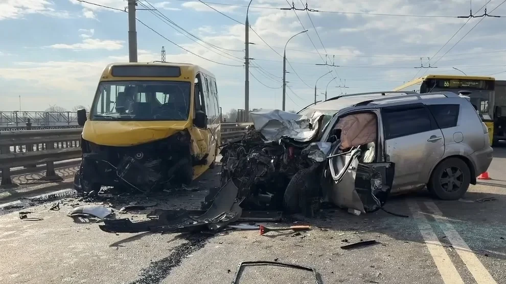 К счастью, резонансное ДТП на проспекте Октября в Ярославле обошлось без жертв. Рано утром молодой в