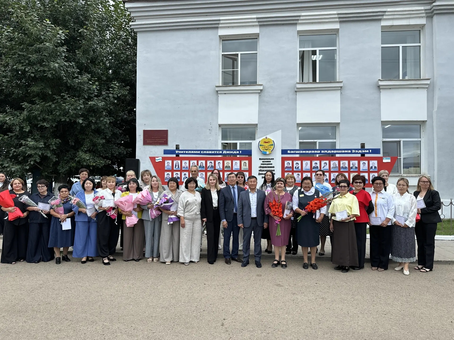 По доброй традиции, конференция началась с очень трогательного и важного момента — откр...