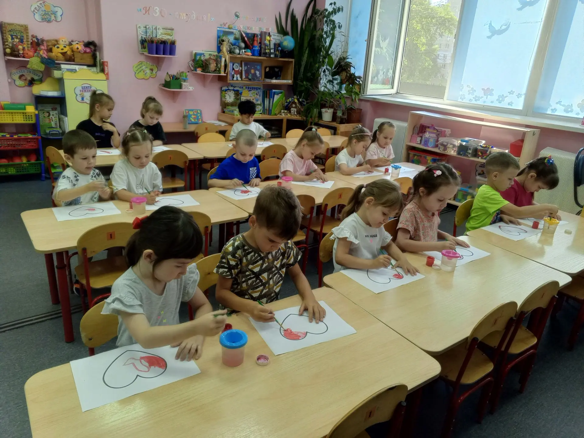 "День семьи, любви и верности" Художественно-эстетическое развитие в средней группе "Колобок"