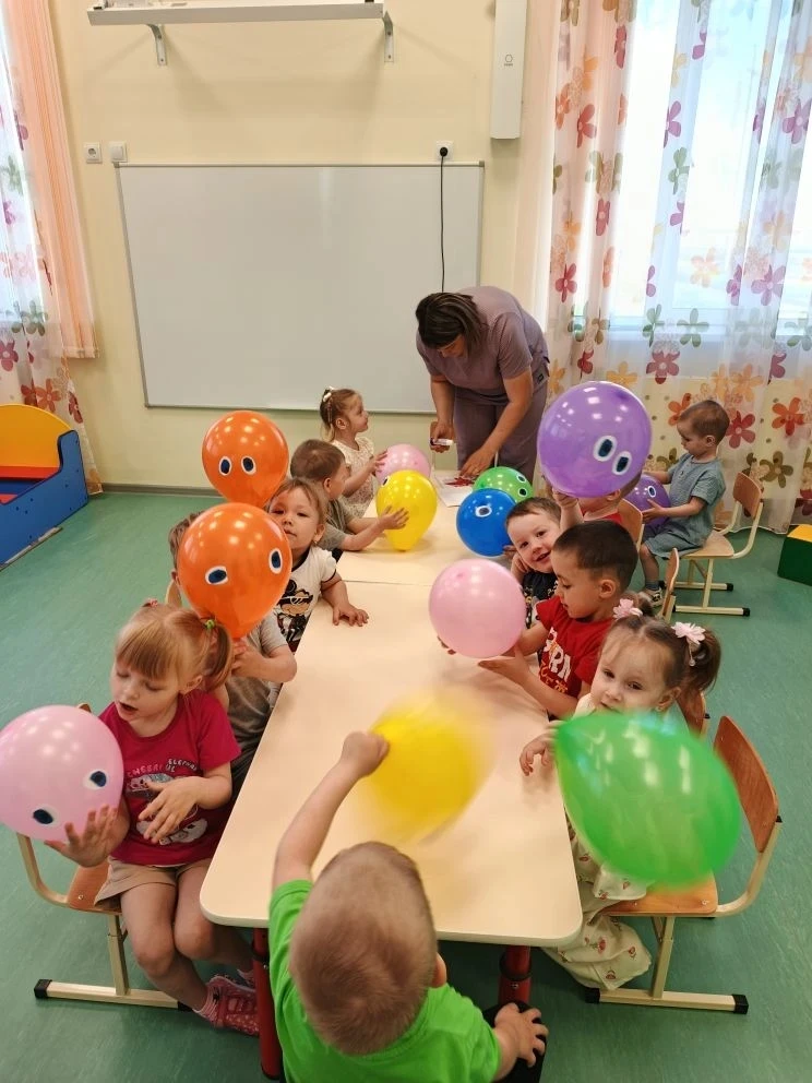 Сегодня в младшей группе прошел тематический день "Воздушных шаров"

 Воздушные шарики всегда принос