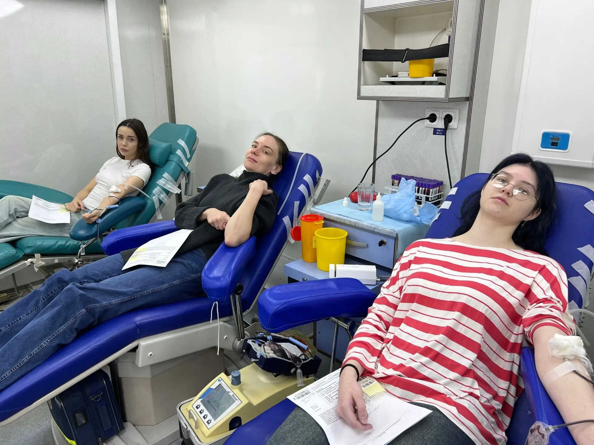 🏥 В сквере Карла Маркса волонтеры-медики и студенты медико-социального техникума им. Н...