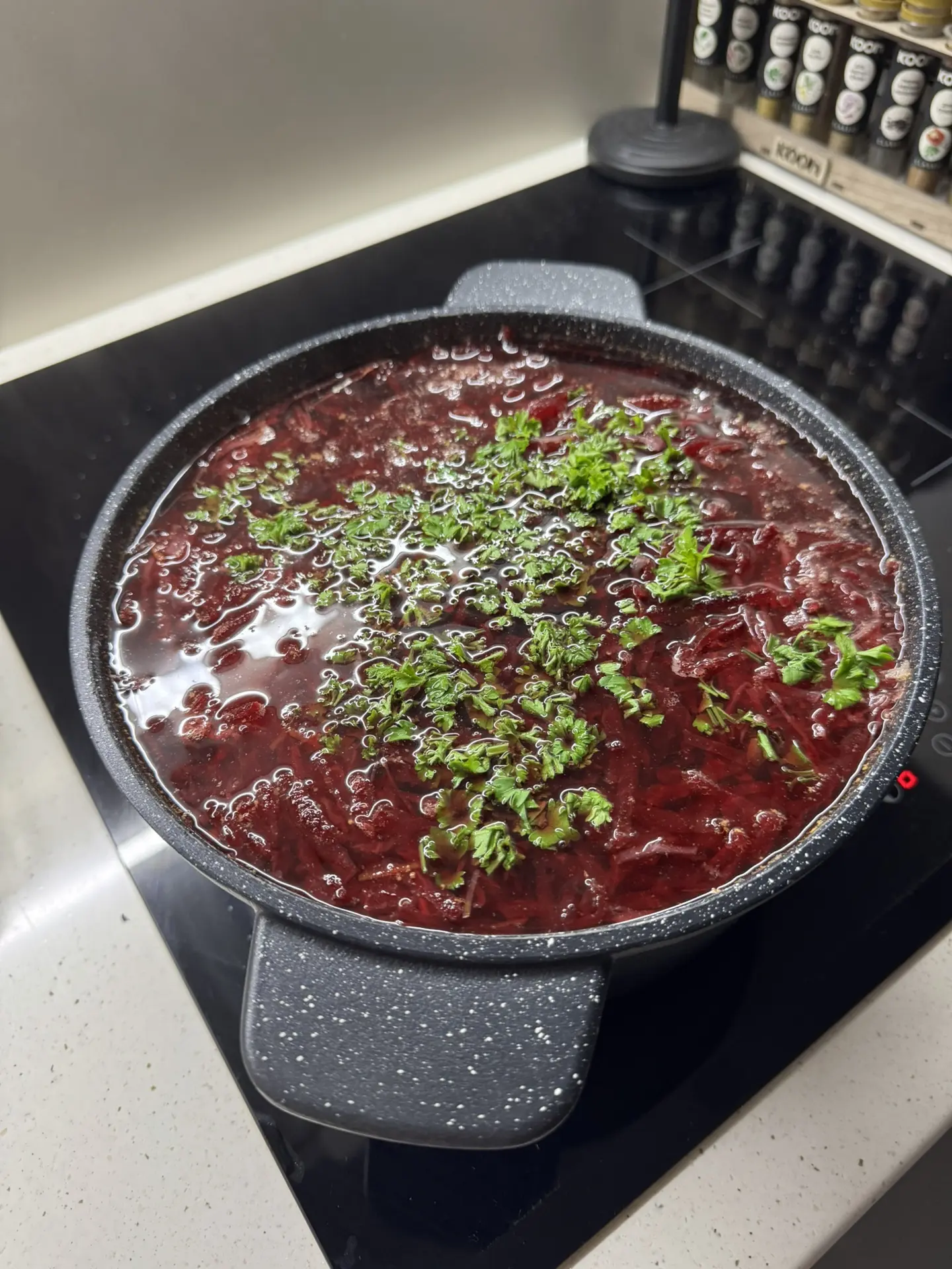 Мне кажется если борщ ночью приготовить он вкуснее будет завтра 😁