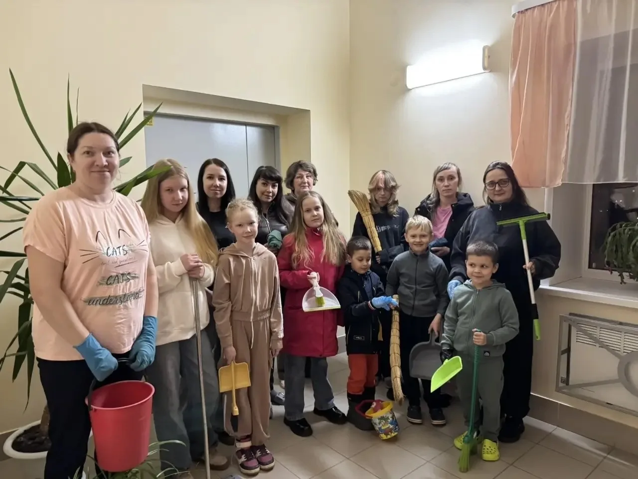 🧹 «Чистый четверг»: дождь не помеха, когда соседи вместе!  ТОС "Строителей 31"объединились и навели 