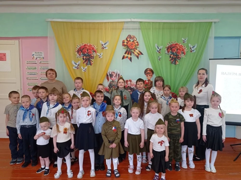 🇷🇺Сегодня, накануне Дня Победы, в Станиченской школе прошел Урок мужества совместно с воспитанниками