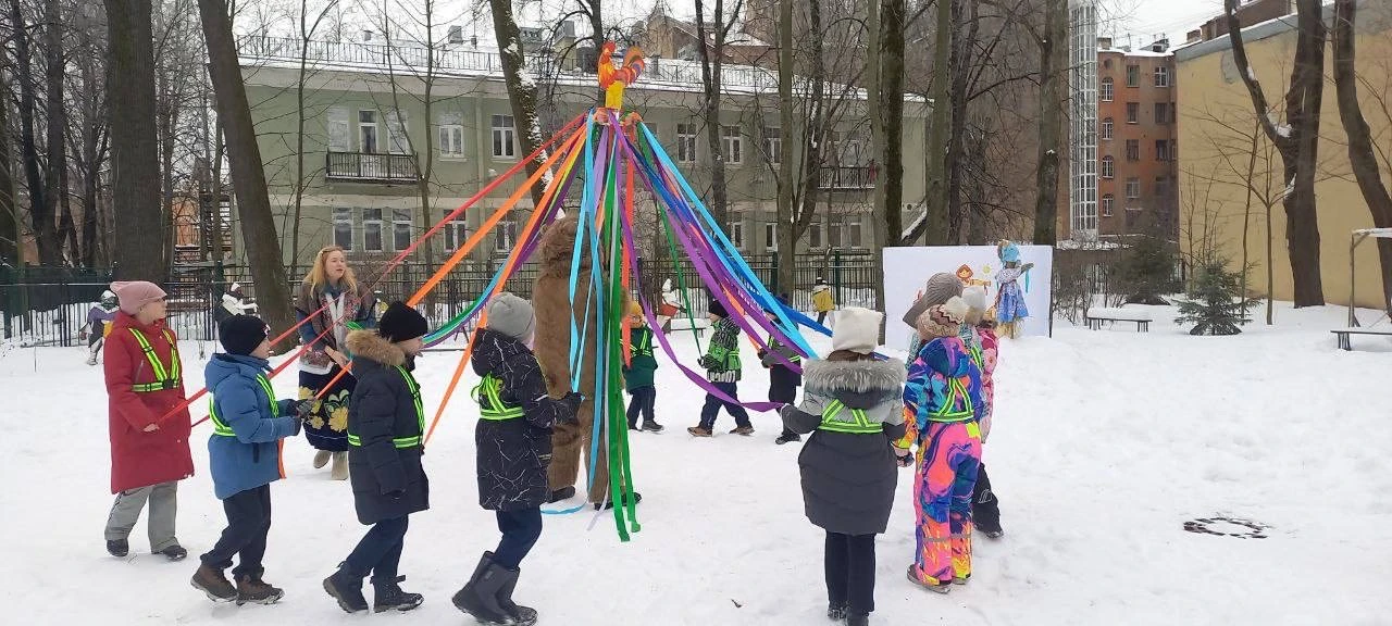 Провожаем зиму творчески! 🖼☀  Как совместить серьезное искусство и веселый народный праздник? 2 «В» 