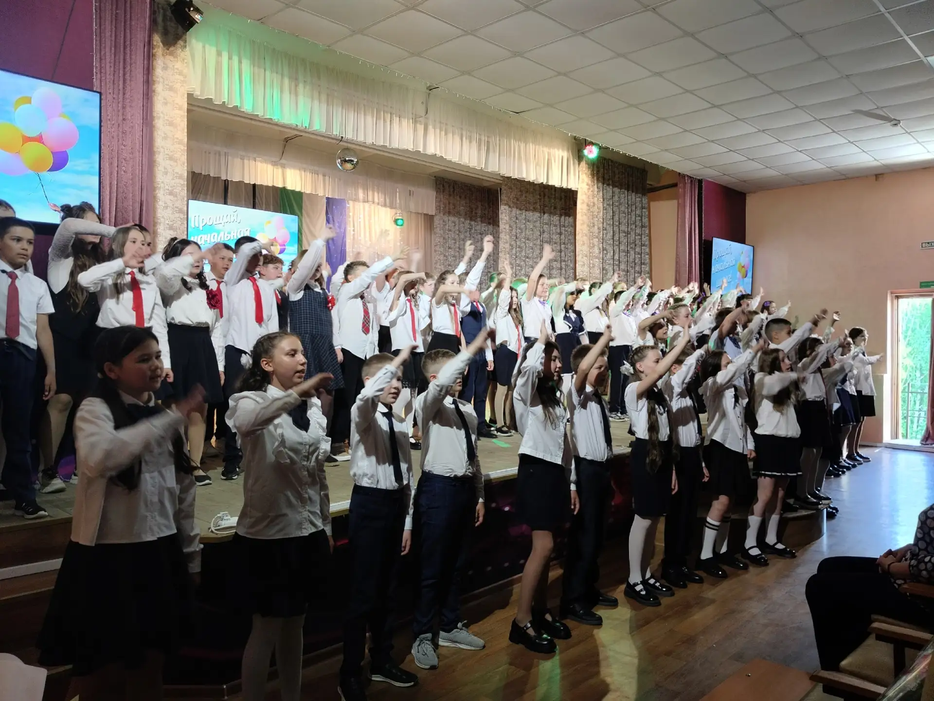 🎓 Выпускной 4 класса: новый этап в жизни!