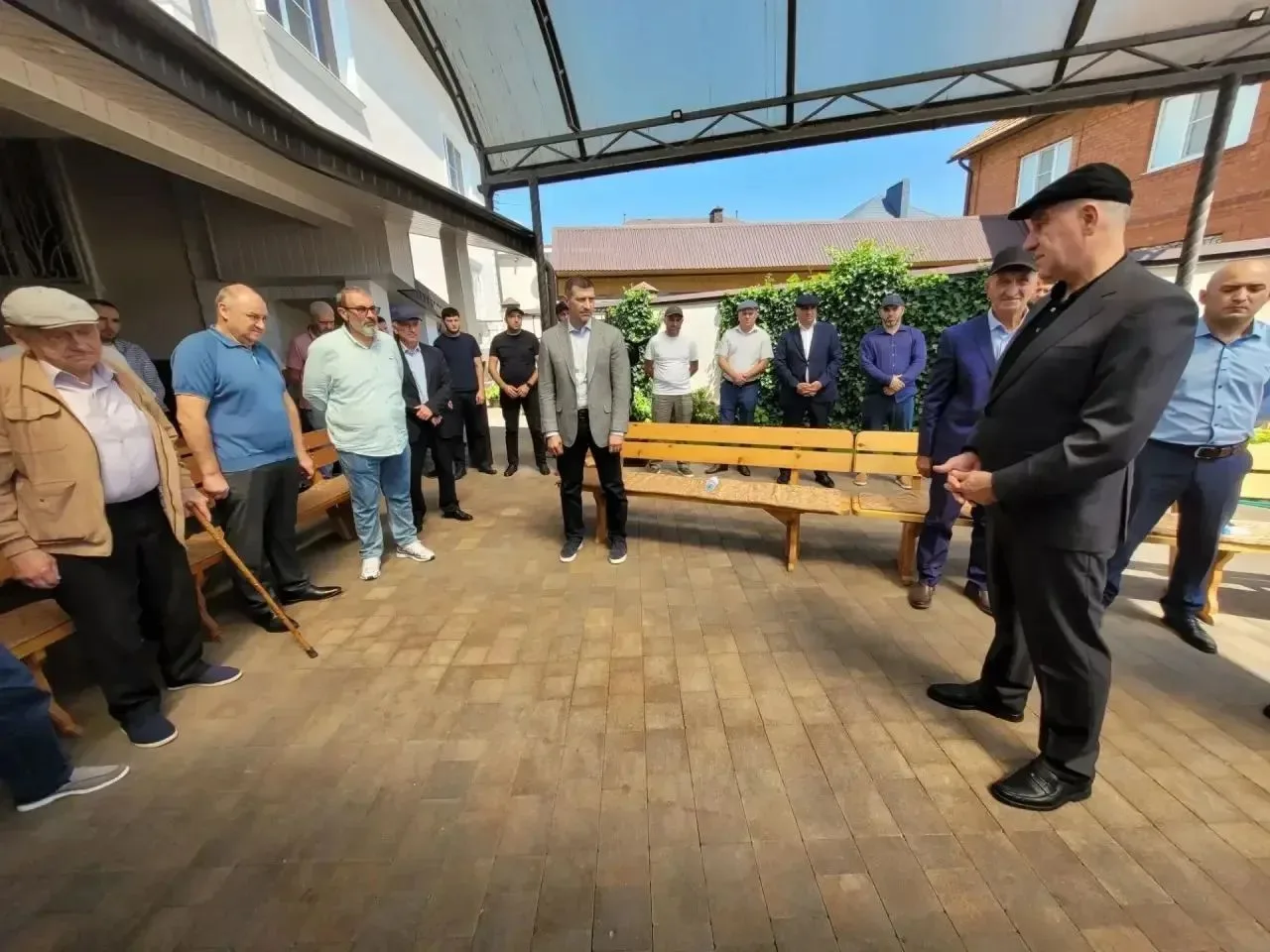 Глава КЧР и муфтий республики посетили семью Эбзеева и выразили соболезнования