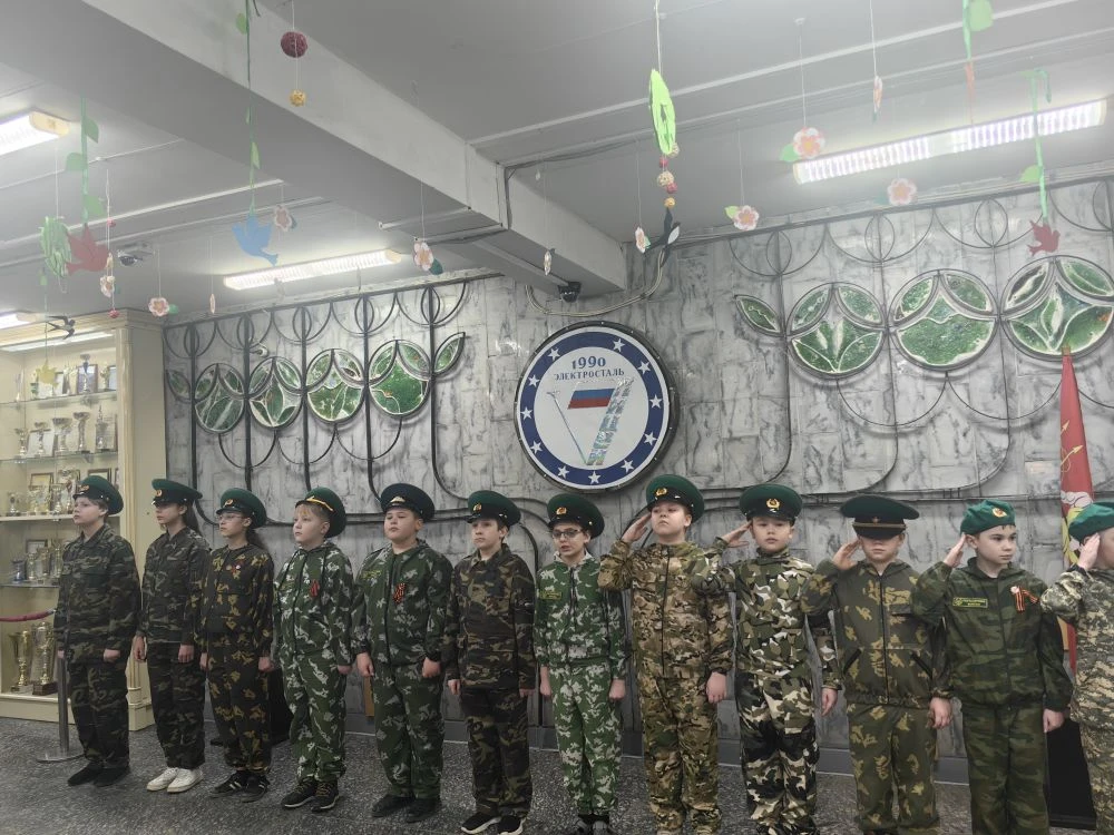 ⚡️📝РАЗГОВОРЫ О ВАЖНОМ  🇷🇺 Утро понедельника в лицее традиционно началось с торжественной линейки, це