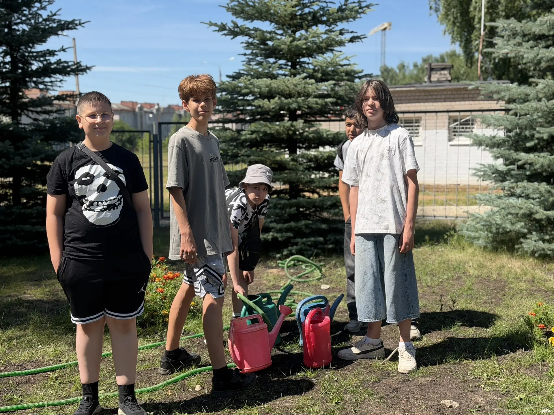 🌿 Лето в самом разгаре, и наша школа преображается! 🌸