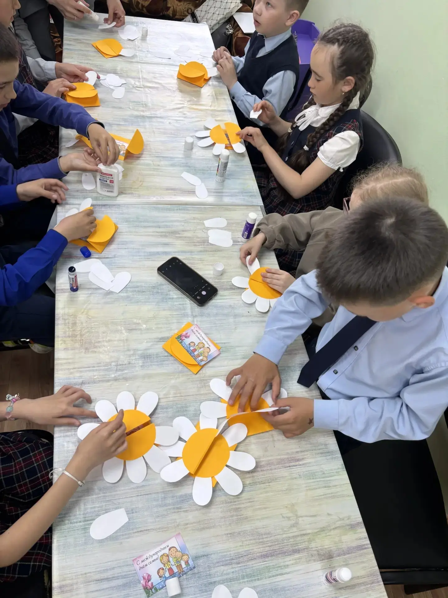 Специалисты отделения социальной помощи семье и детям провели для учащихся 2-в класса занятие, посвя