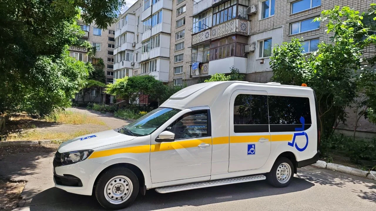 В Каховском округе начало свою работу «Социальное такси»