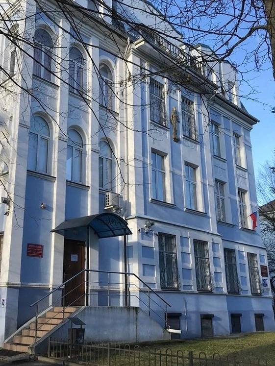 В суд поступил иск о взыскании компенсации морального вреда в пользу 13-летнего мальчик...