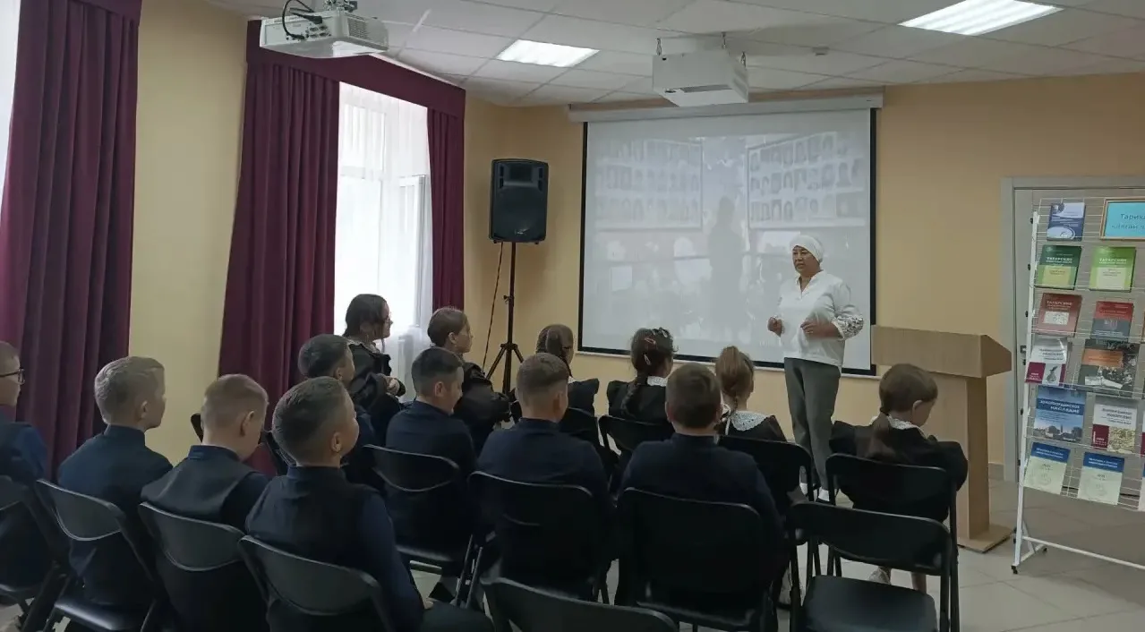 Бүген 5 нче сыйныф укучылары Яңа Кырлай авыл китапханәсендә "Без белергә һәм хәтерләргә...