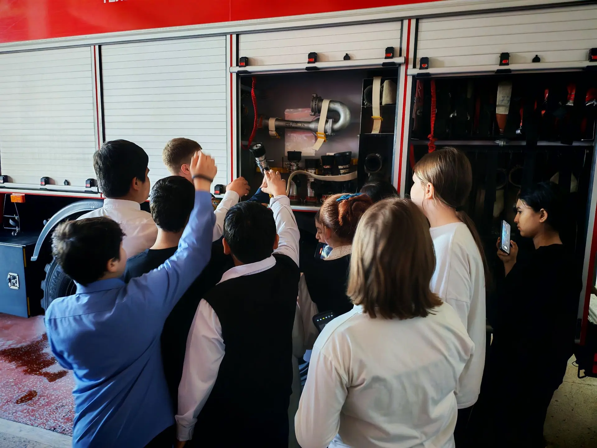 🚒 В рамках профориентационных мероприятий и дня пожарной охраны России обучающиеся 6д класса посетил