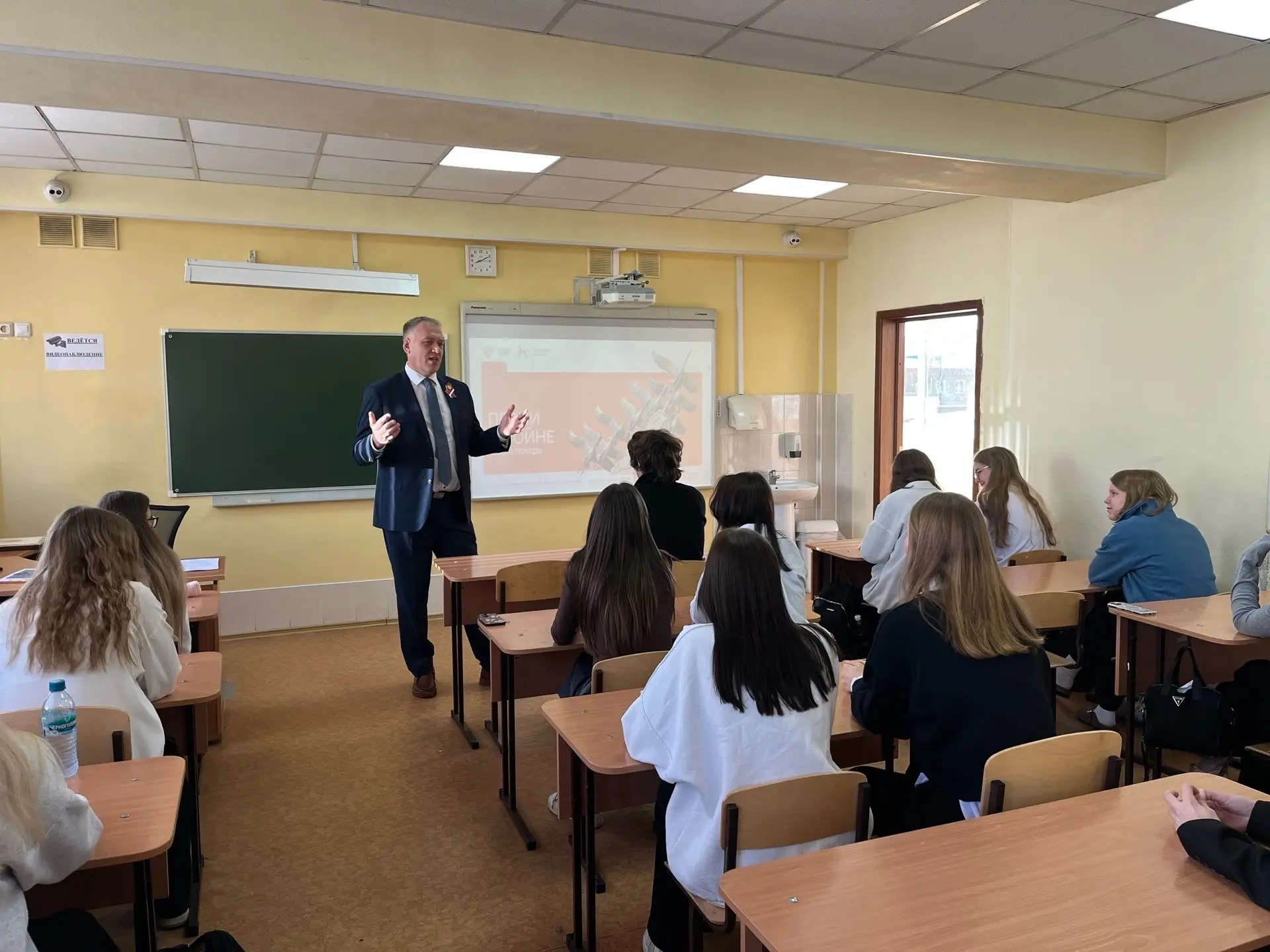 🇷🇺 Неделя празднования Дня Победы в лицее по традиции началась с торжественной церемонии поднятия фл