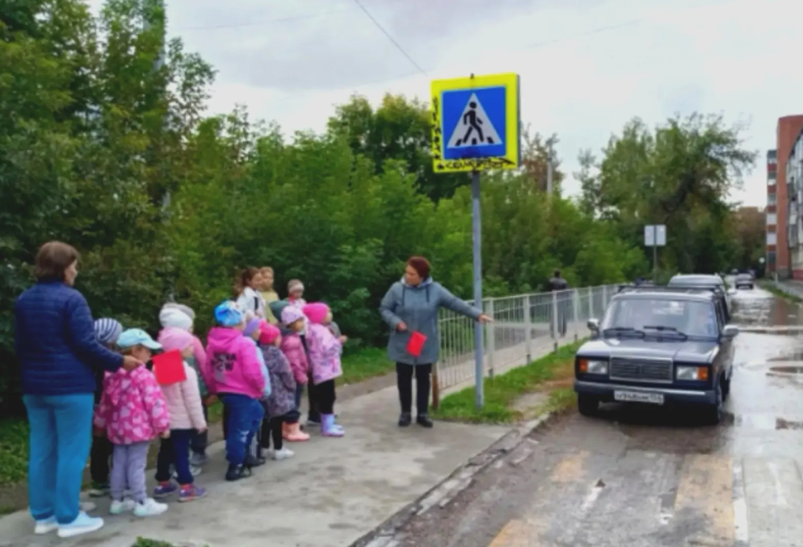 ЦЕЛЕВАЯ ПРОГУЛКА ВОСПИТАННИКОВ ГРУППЫ «ЖЕМЧУЖИНКА».