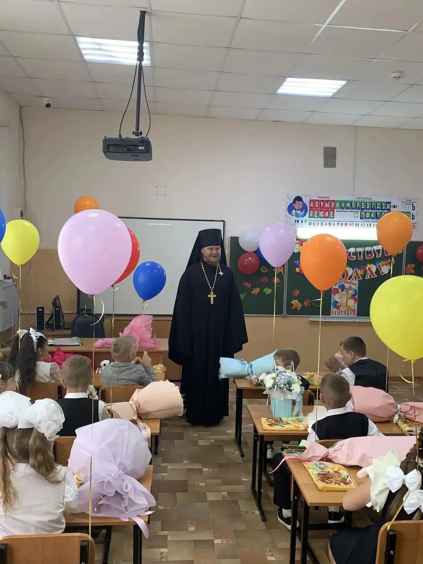 1 сентября наместник Троицкого мужского монастыря игумен Никон сердечно поздравил всех ...