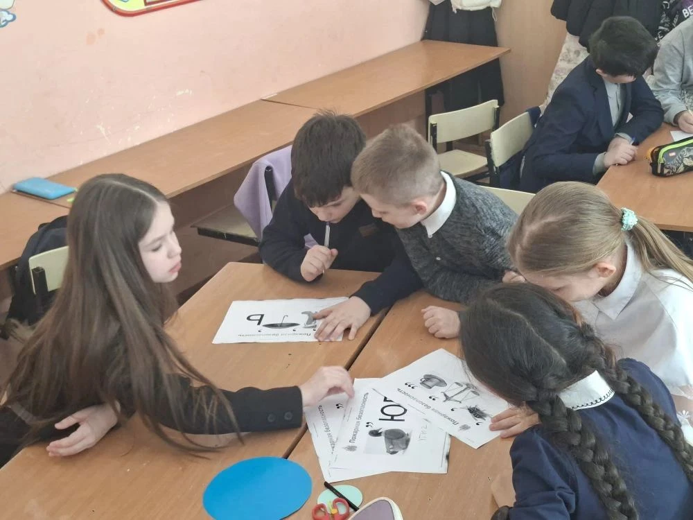 В рамках месячника пожарной безопасности в школе прошла игра «Уроки пожарного»! 🚒Ребята из Дружины ю