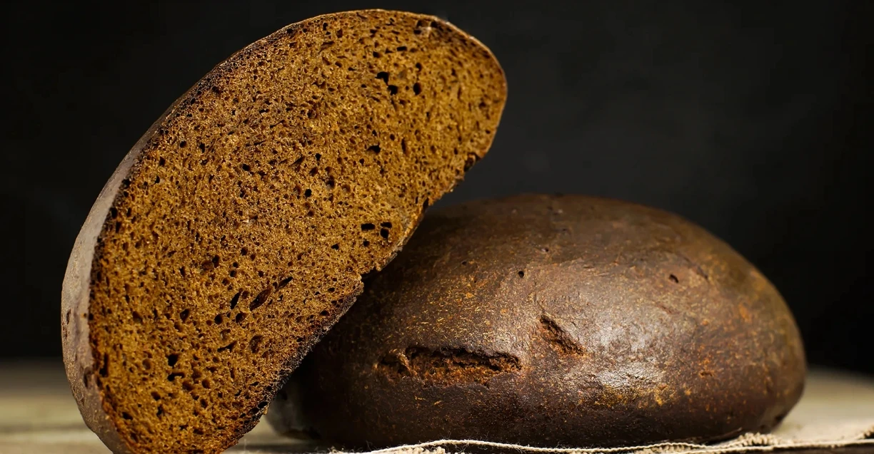 🍞 Ржаной хлеб полезен при анемии.