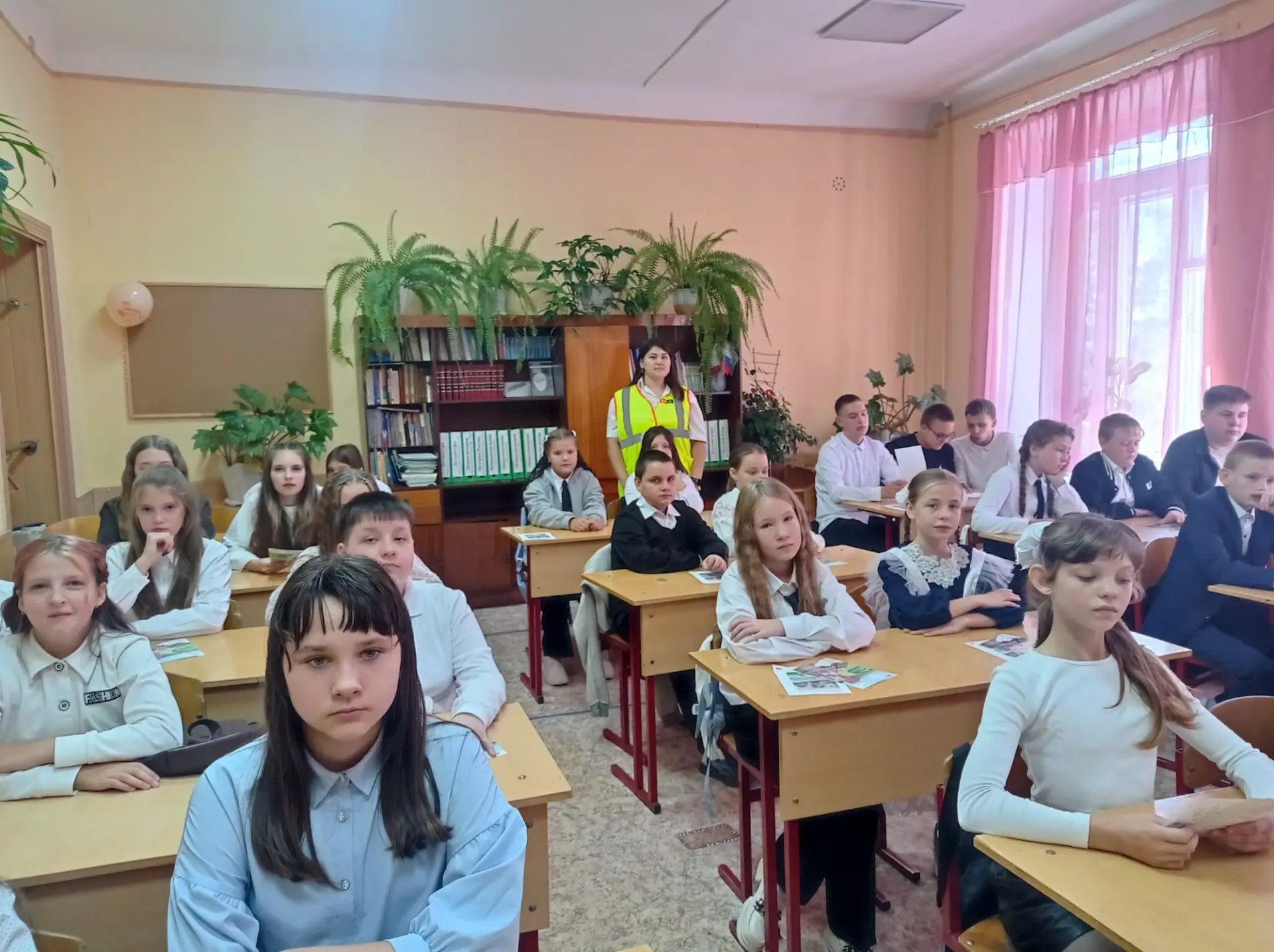 День знаний начался с главного: безопасности на железной дороге