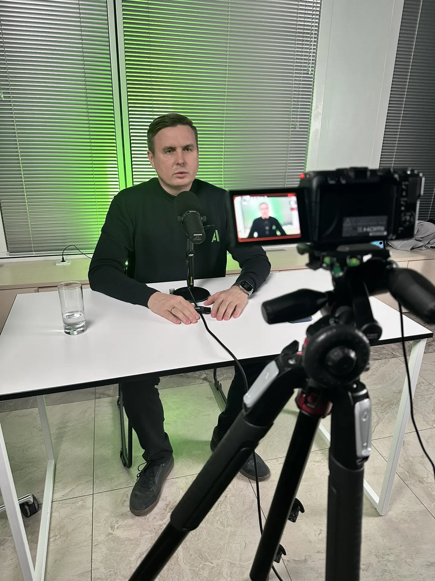 Решил записать в офисе для вас несколько видеороликов на юридическую тематику 🎥⚖️.  👉Требуется юриди