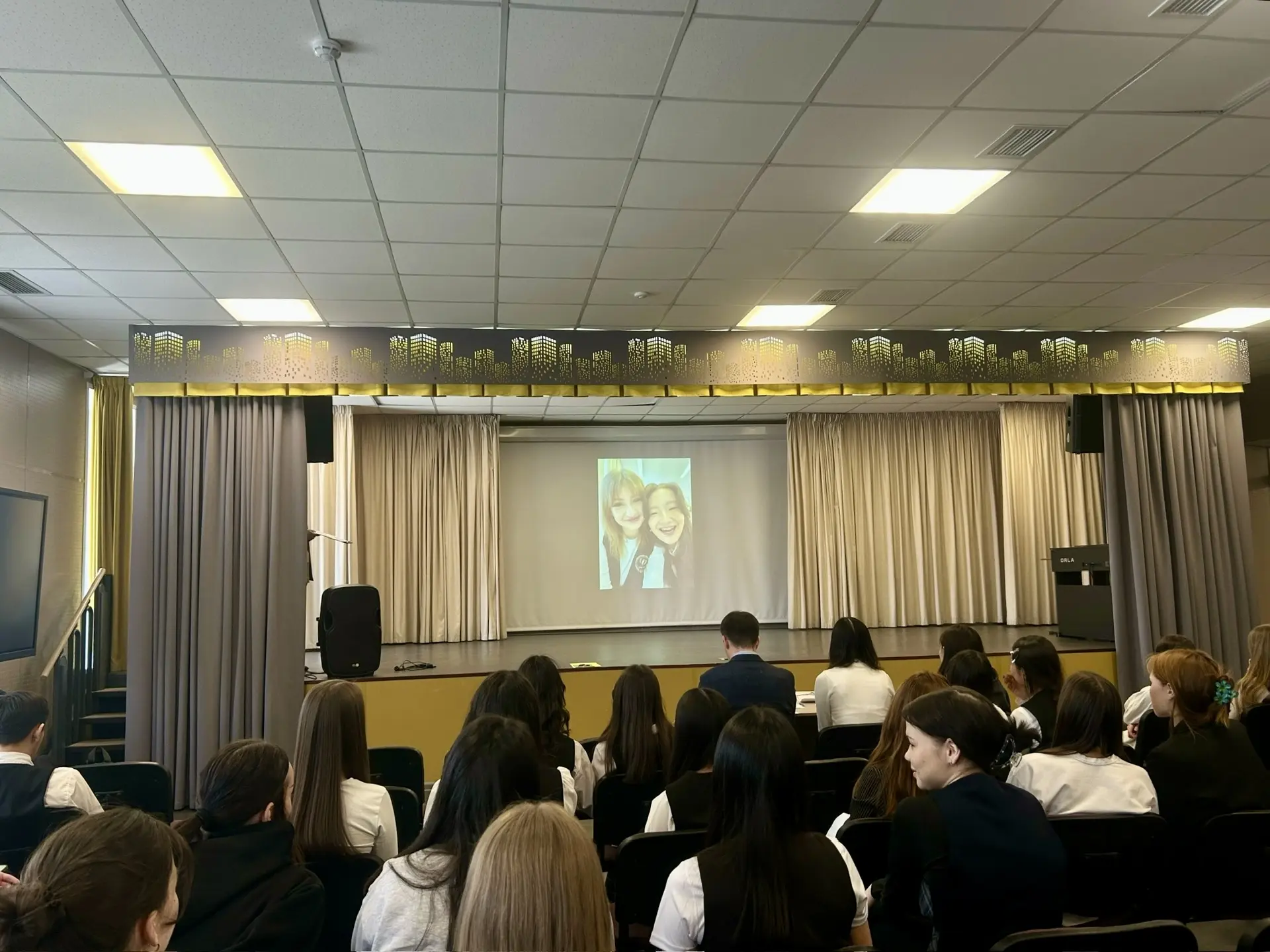 🌸Поздравляем участниц конкурса «Мисс Весна»!🌸     Накануне 8 Марта в нашей школе прошёл конкурс крас