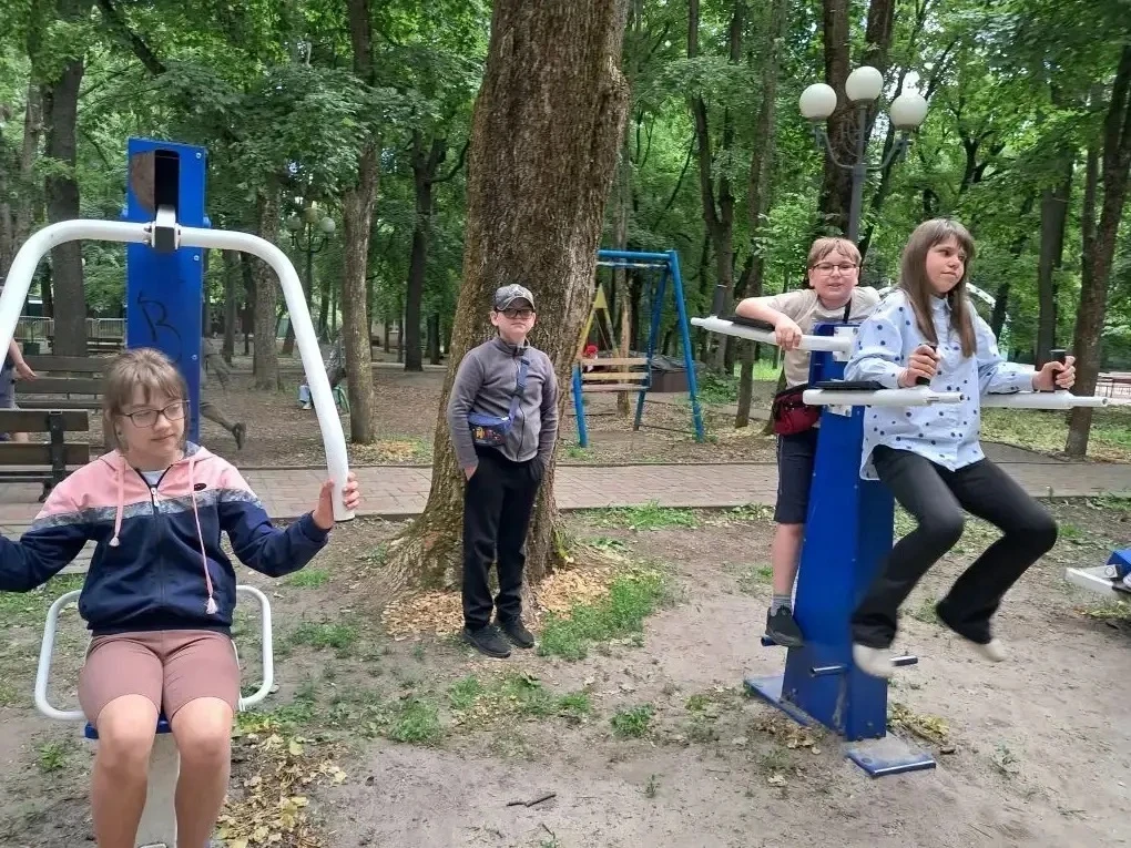 Наш второй день в лагере: спорт, сказки и море солнца! ☀️