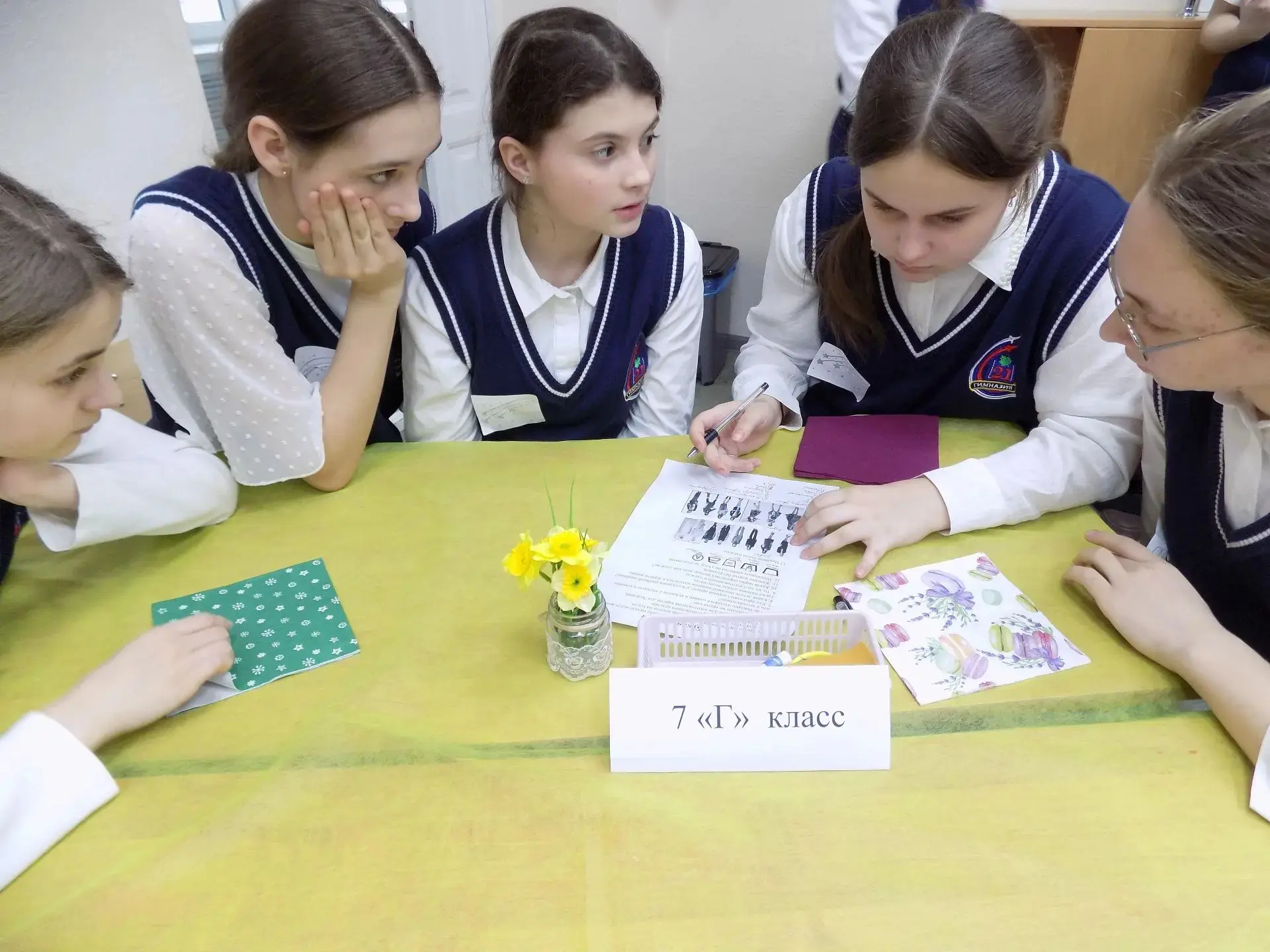 🌞ГИМНАЗИЯ-ЭТО БУДУЩЕЕ!  💡У параллели 7‑х классов прошёл конкурс «А ну‑ка, девочки». Участницы продем