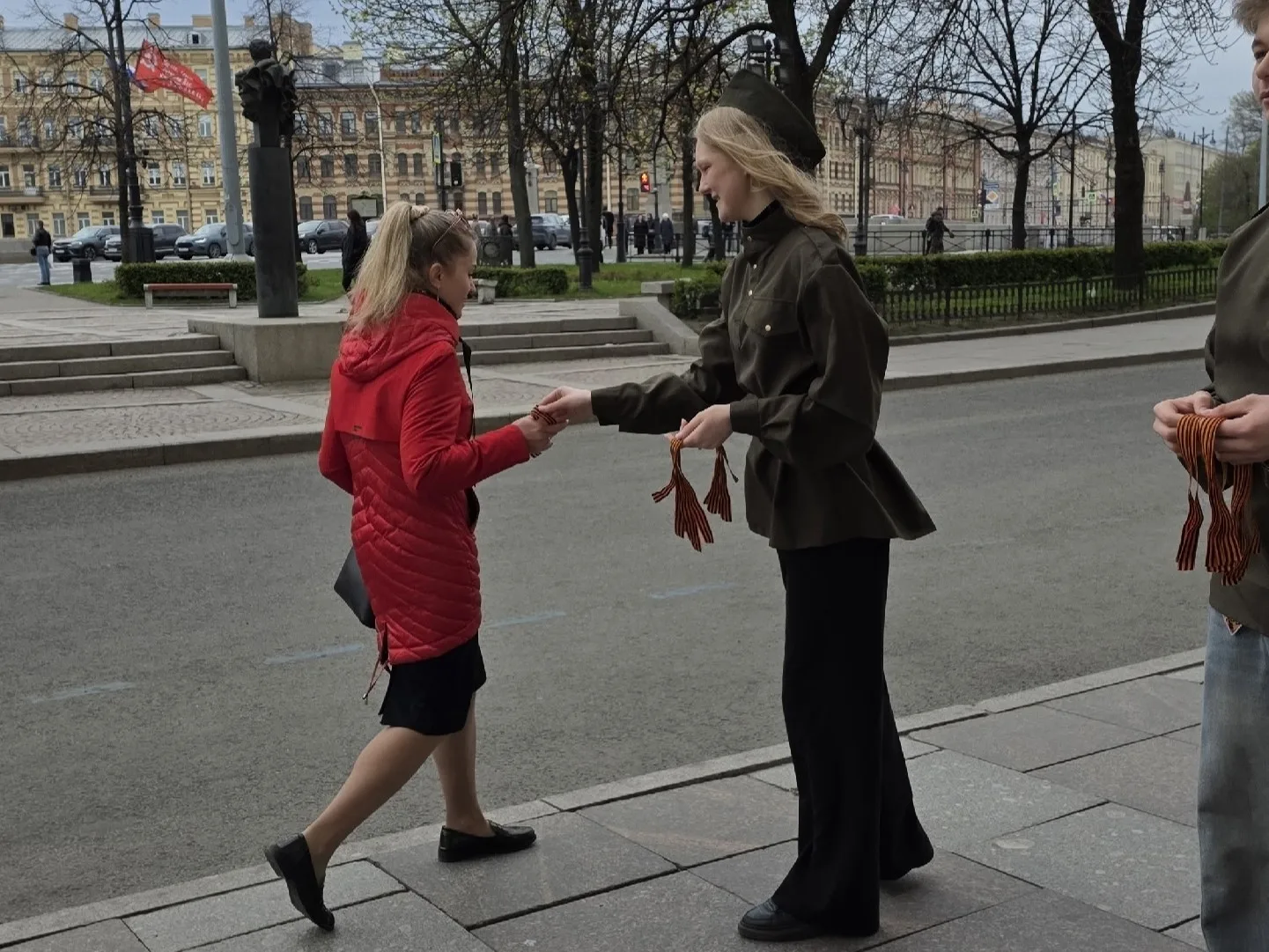 ✨ Георгиевскую ленточку раздавали сегодня в университете  Для всех нас, это символ Дня Победы, знак 