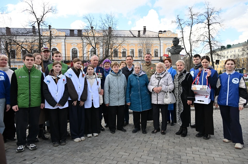 В сквере Дениса Давыдова дали старт одиннадцатой акции «Красная гвоздика». Это ежегодно...