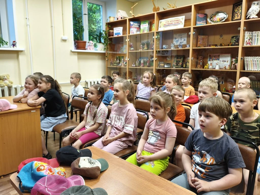 📚 Воспитанники подготовительной группы "Капельки" посетили библиотеку-филиал № 11, где для них сост